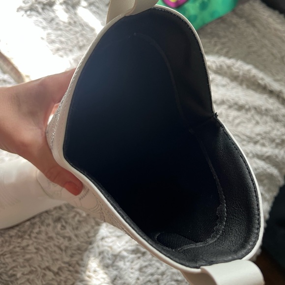 White Western Cowboy Boots - Picture 4 of 7